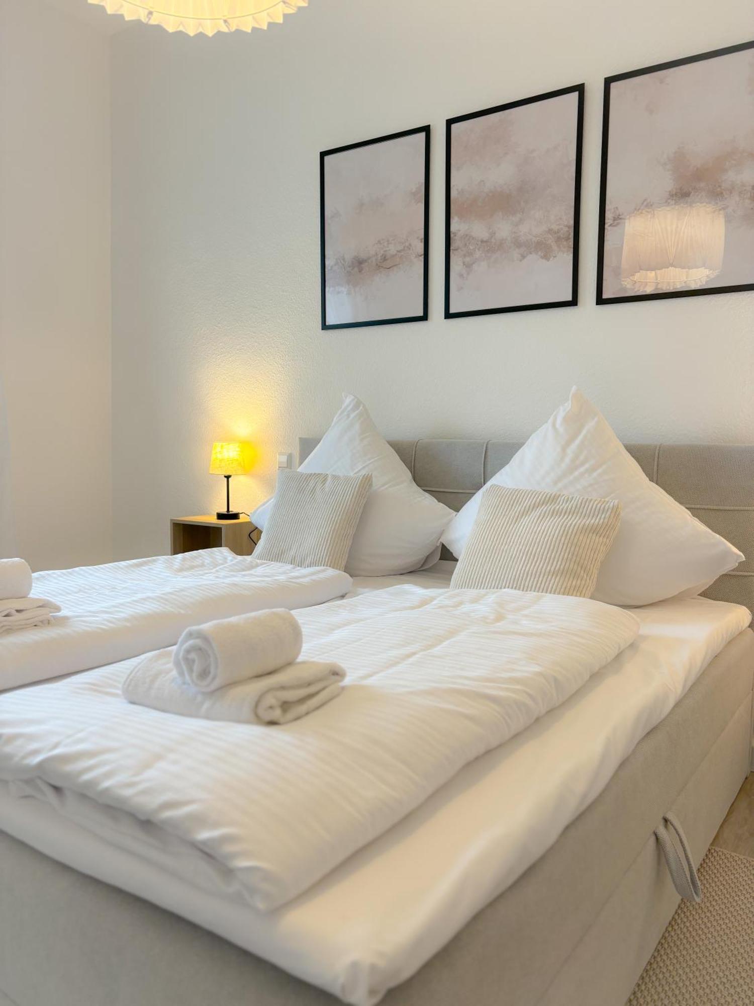 Helles City Apartment Fuer Familien & Gruppen Neu-Ulm Exterior foto